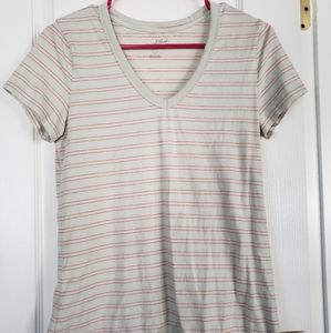 Size small v neck tshirt💚